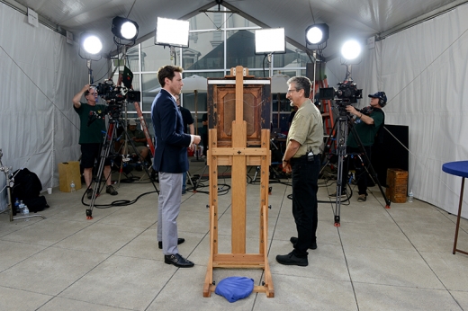 David Walker (left) appraises an item during ANTIQUES ROADSHOW’s 2019 production tour. ANTIQUES ROADSHOW airs Mondays at 8/7C PM on PBS. Photo by Meredith Nierman for WGBH, (c) WGBH 2019.